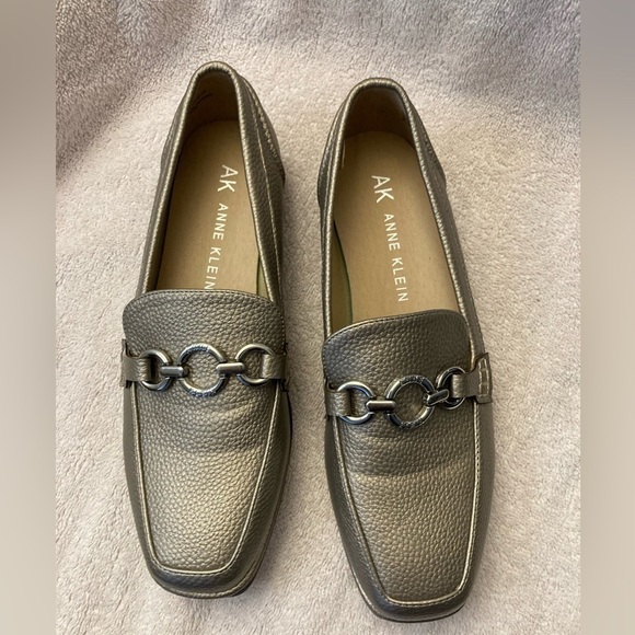 EUC Arlette Loafer Slip-on Pewter Anne Klein Like New Size 9M - Picture 5 of 5